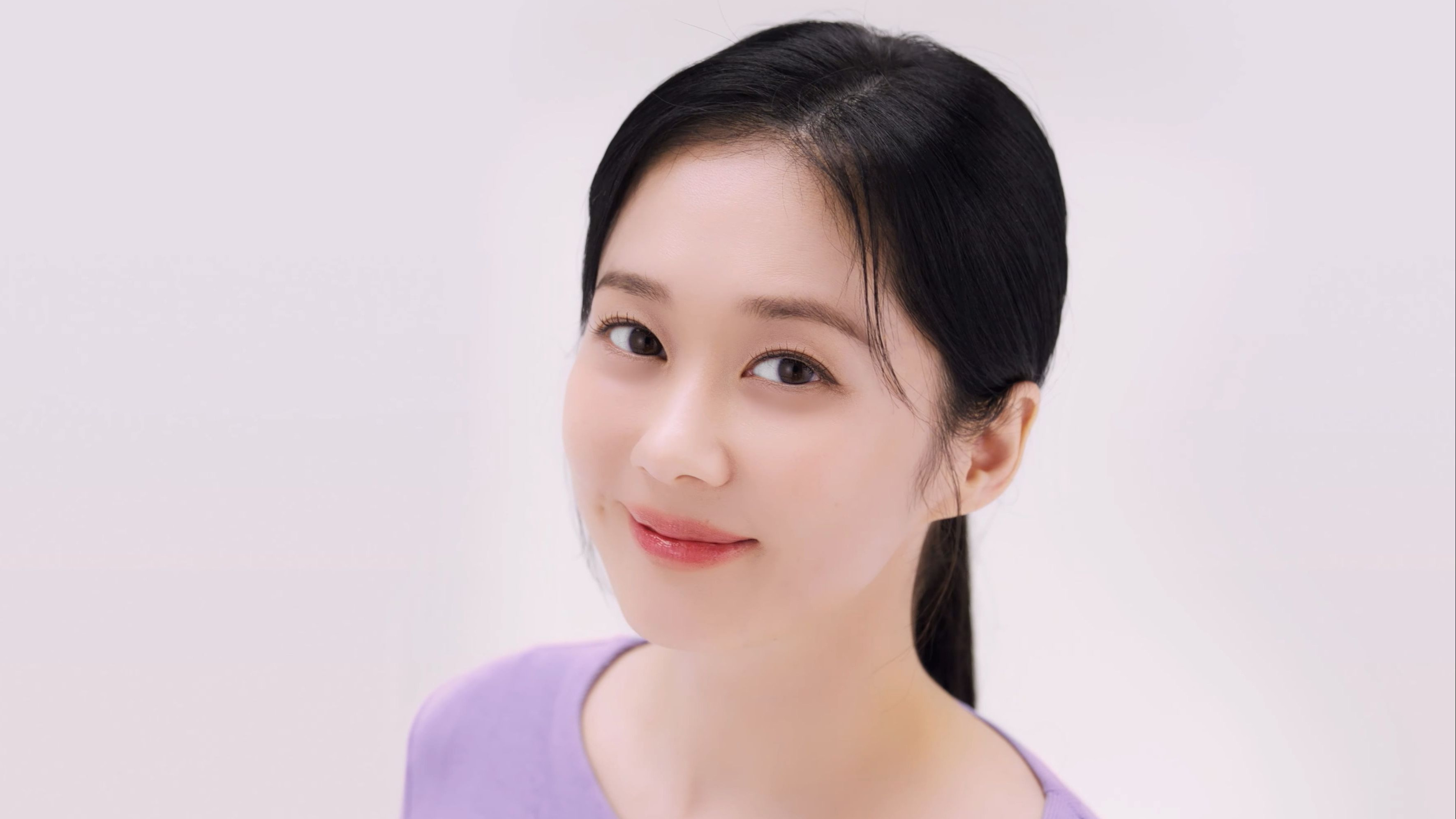 张娜拉坦言"童颜压力"引热议 44岁冻龄美貌反成甜蜜负担