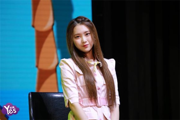 〈Yes 首尔现场〉OHMYGIRL举行新专辑SC 成员们可爱亮相清新十足
