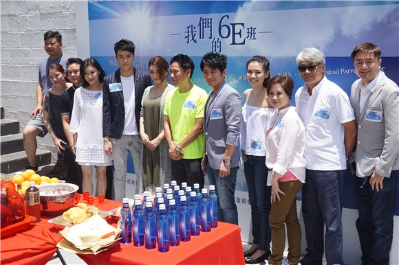 孙耀威、叶芝如、黄奕等,为青春慈善电影《我们的6E班》进行开镜仪式