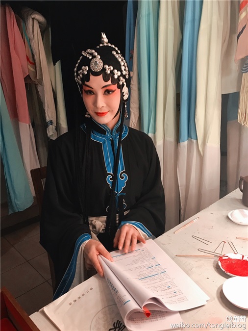 刘嘉玲蒋勤勤童蕾挑战戏曲扮相,你们能认出谁是谁吗?