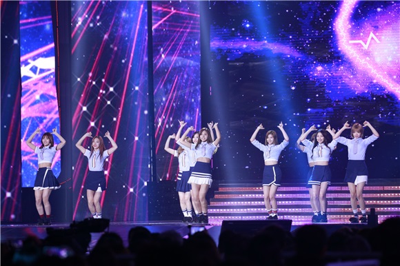 UHD开台共同祝贺秀《U Have a Dream》演唱会 EXO、TWICE、Mamamoo等出席