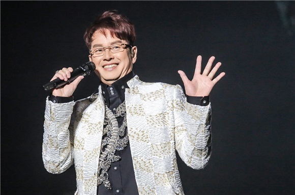 谭咏麟上海演唱会 自己感动到