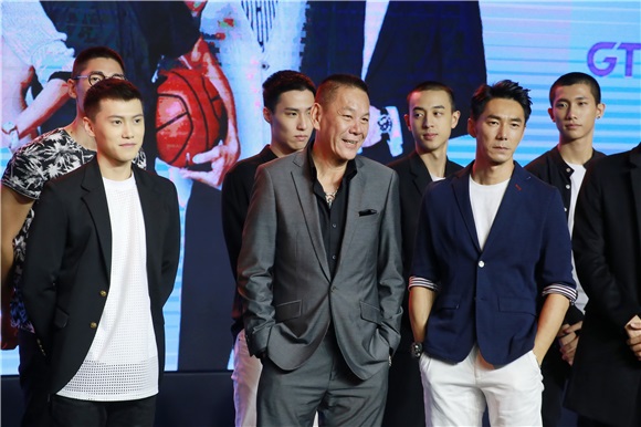 SpeXial宏正、晨翔、毛弟出席爱奇艺《HIGH5 制霸青春》首映