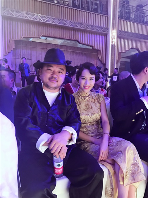 众星亮相《远大前程》 李念复古旗袍装有气质