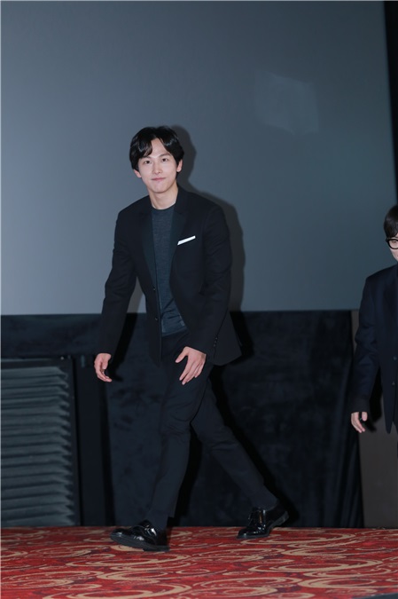 晋久、任时完、李东辉、金善映出席等电影《One Line》媒体试映会