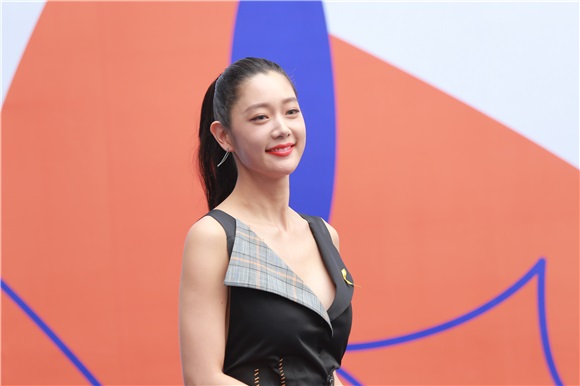 CLARA、文熙景、金允书、崔允英、玄英等出席2017F/W首尔时装周活动