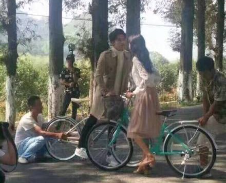 《凉生》路透马天宇孙怡湖边拍戏 网友：已经赢了一半