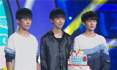 王俊凯生日粉丝花千万「环球刷脸」 生日会直播眼眶含泪