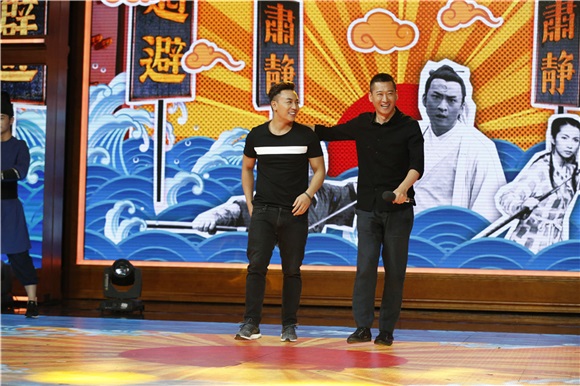 周杰释小龙合体《天天》 「少年包青天」变「朝阳群众」