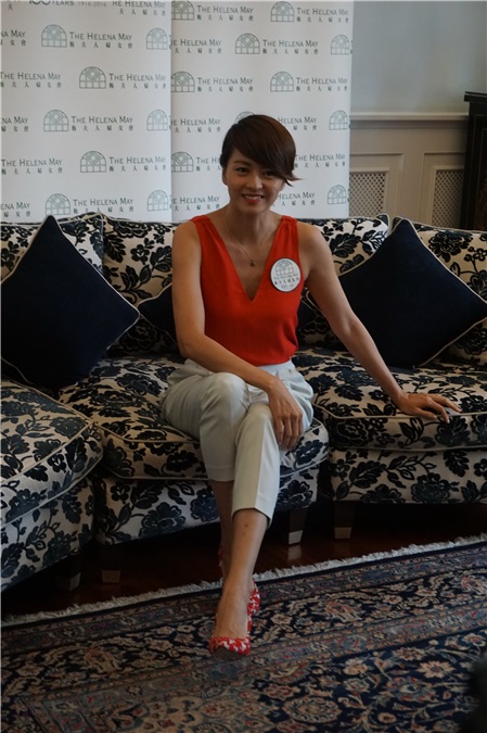 梁咏琪出席梅夫人妇女会百周年历史图片展
