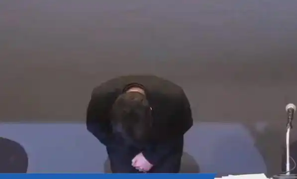 金秀贤开记者会回应争议  声泪俱下承认曾与金赛纶交往