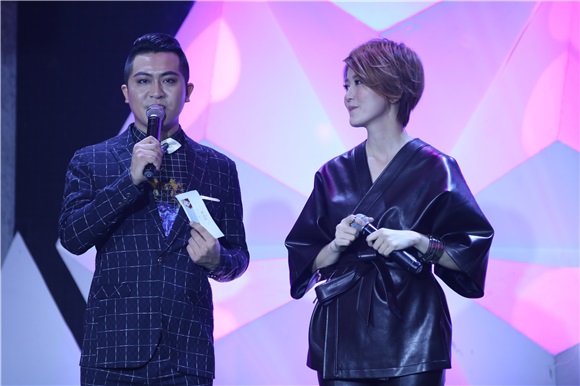 新加坡天后蔡淳佳办新歌首唱会 独立作曲《自画像》探索内心世界