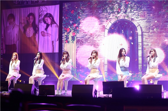 Apink举办《Pink Revolution》Showcase:回归的清纯Idol
