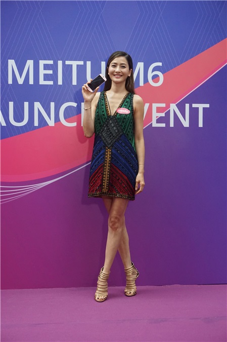 周秀娜、吴千语、周汶錡出席美颜手机发布会