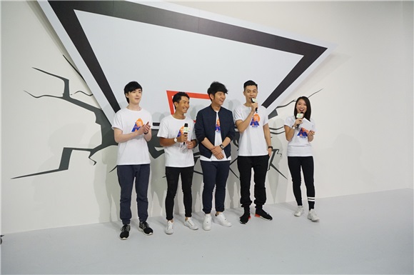 周柏豪、许廷铿、陈柏宇、洪卓立等出席太阳计划活动