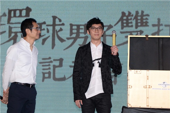 周殷廷与符致逸正式签约环球