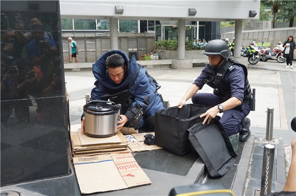 刘德华电影《拆弹专家》拍摄拆炸弹场面