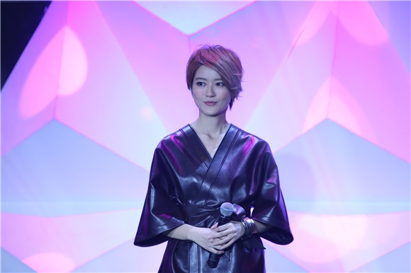 新加坡天后蔡淳佳办新歌首唱会 独立作曲《自画像》探索内心世界