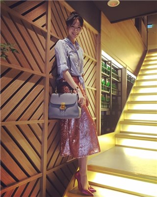 隋棠面对瘦不下来的小腹 自我安慰说是为了方便哺乳
