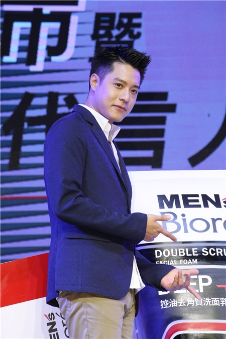 周汤豪出席男士护肤新品全新代言人活动