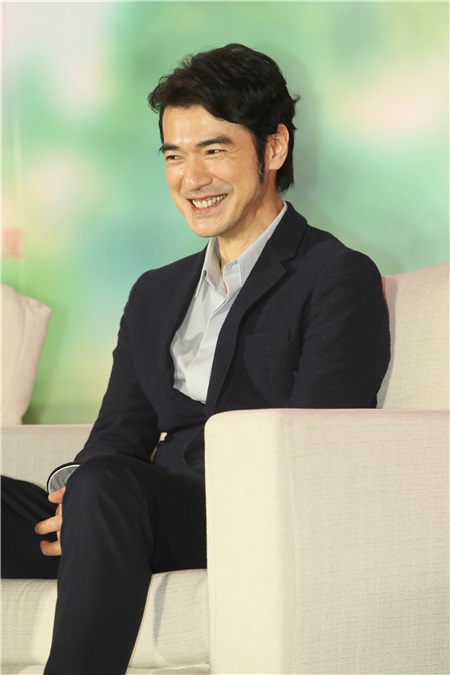 导演许宏宇、监制陈可辛、金城武、许月珍等出席电影《喜欢你》台北记者会