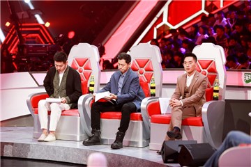 王峰、王昱珩、鲍橒三位队长在场下