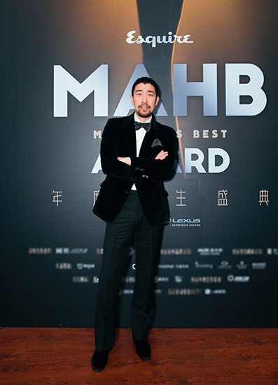 王千源优雅亮相尽显绅士风度 获年度电影男演员实至名归