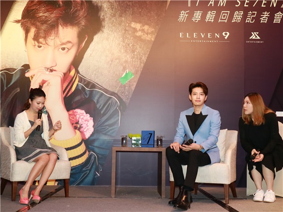SE7EN崔东旭举行迷你专辑《I AM SE7EN》发布会
