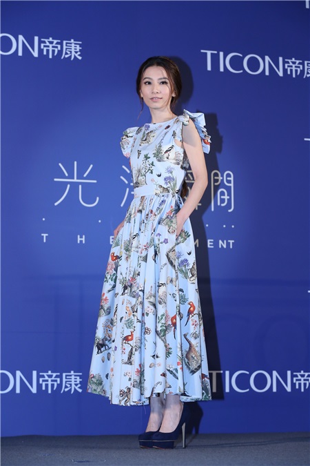 田馥甄亮丽出席隐形眼镜品牌代言活动