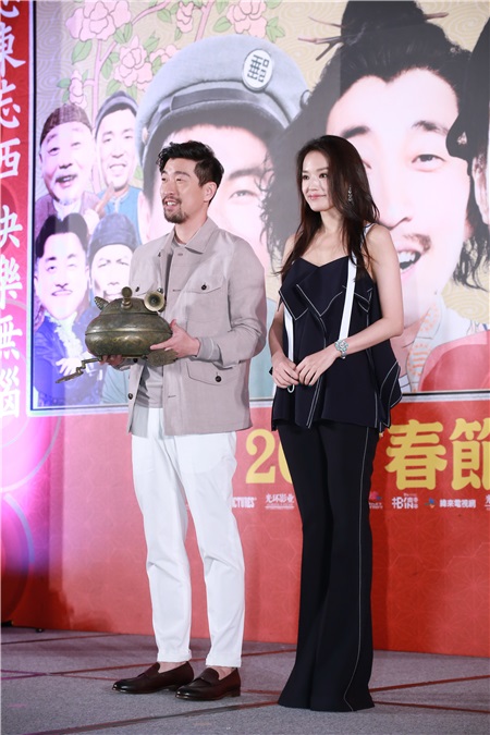 健忘村电影发布会 舒淇、王千源等出席