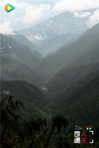 云南属山地高原地形,人口聚集的村庄散落在高山峡谷之间