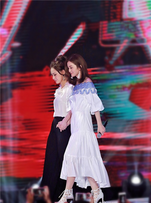 Twins十五周年演唱会将启 阿Sa阿娇合体超女任评委