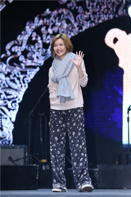 孙燕姿参加金马奖演出彩排