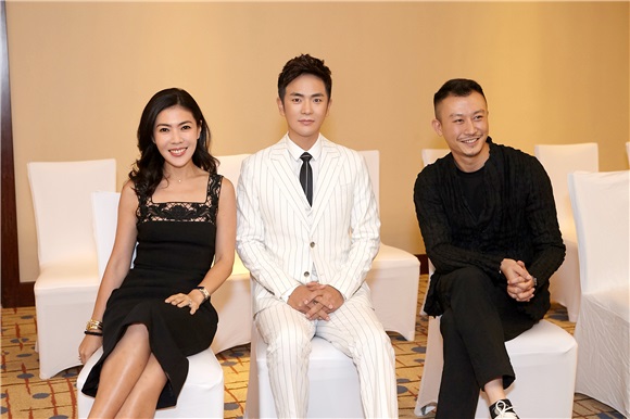 张晓龙现身畅聊艺术 网友:有内涵的男人最迷人