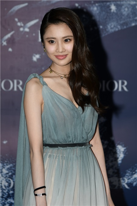 各路明星红毯争相斗艳 Angel baby黄轩压轴气场十足