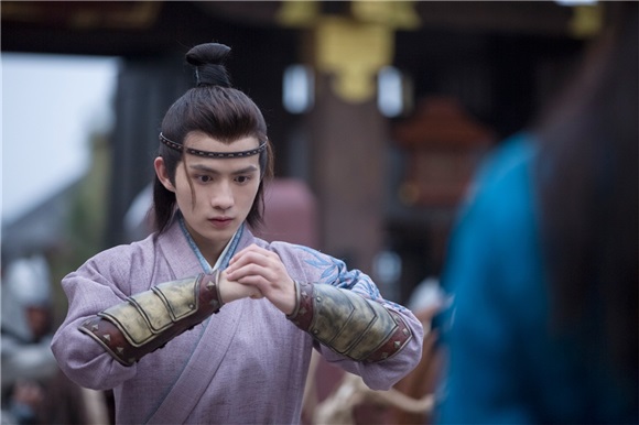 胡文喆《孤芳》耿直护主萌翻众人 呆萌担当花式解锁「点灯」新姿势