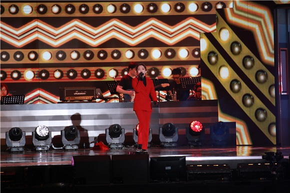 2016 DMC FESTIVAL《假面歌王》举行舞台 李在恩、Dana、金九拉、KCM等出席