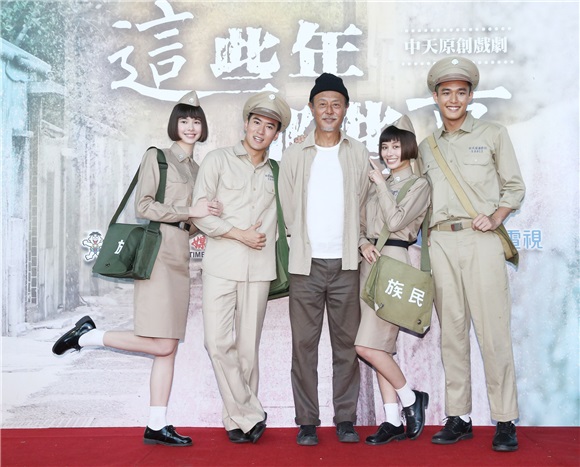 刘德凯变身老芋仔  脚踩三轮车复刻眷村回忆