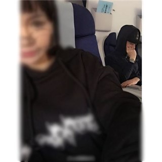 网友坐飞机偶遇霍建华 呆萌老干部竟没带婚戒