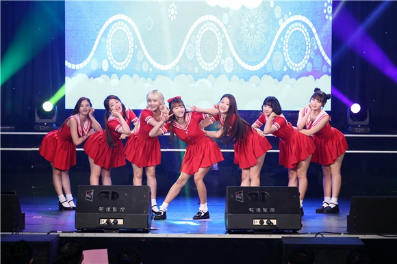 韩国女团OH MY GIRL来台出席专辑粉丝见面会