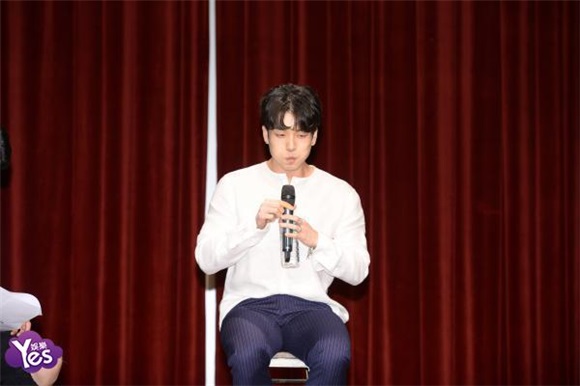 李昶旻(2AM) 举办首张SOLO迷你专辑SHOWCASE