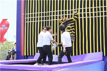 成员们在首轮挑战中