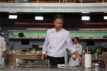 范明化身从容“炊事兵” 对战慌乱傻厨娘宋宁