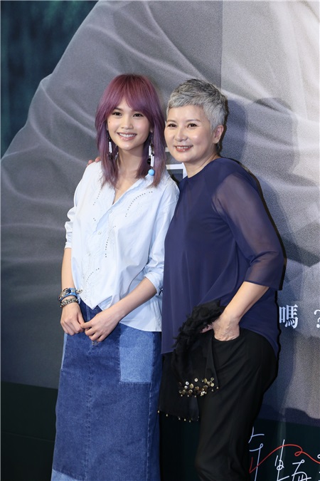 杨丞琳、李烈出席MV分享会