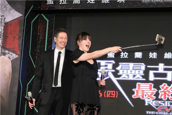 蜜拉乔娃维琪、导演保罗安德森出席《恶灵古堡最终章》台北首映会