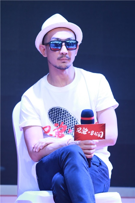 高晓攀、于莎莎、李灿森、利晴天等出席电影《兄弟,别闹》开机发布会
