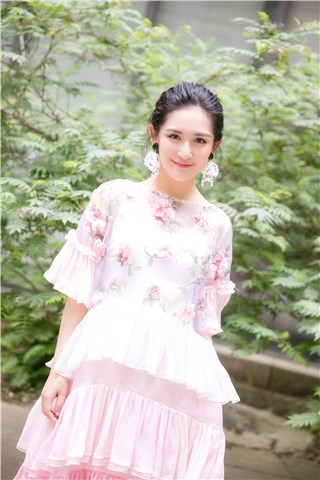 谢娜联手清华大学启动创意起航计划1