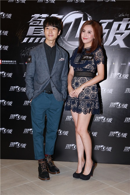 谢霆锋与刘青云以一明一暗造型现身新片《惊心破》首映