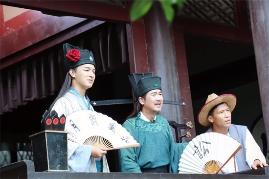 杨旭文惊喜回归《穿越吧》 「笑果」十足
