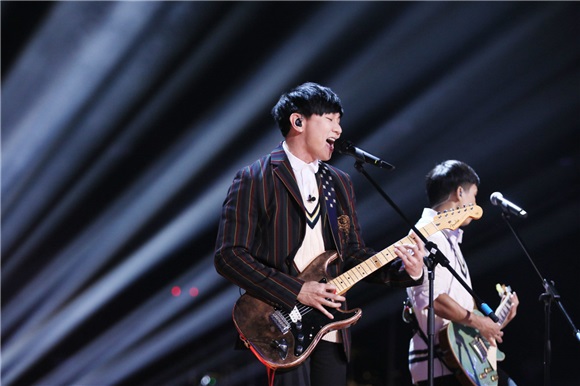 林俊杰携JFJ Boys颠覆演绎《我们的时光》 TFboys三小只纷纷点赞